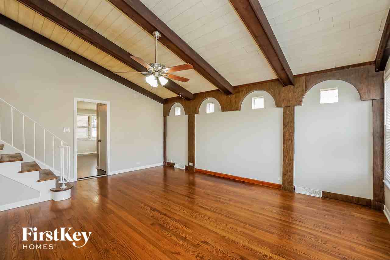 10100 Lawrence Ct - Photo 3 of 16
