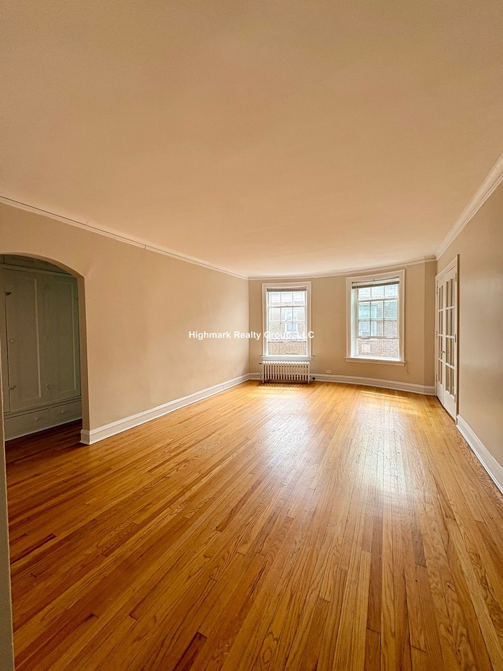 913 Elmwood Ave #3C
