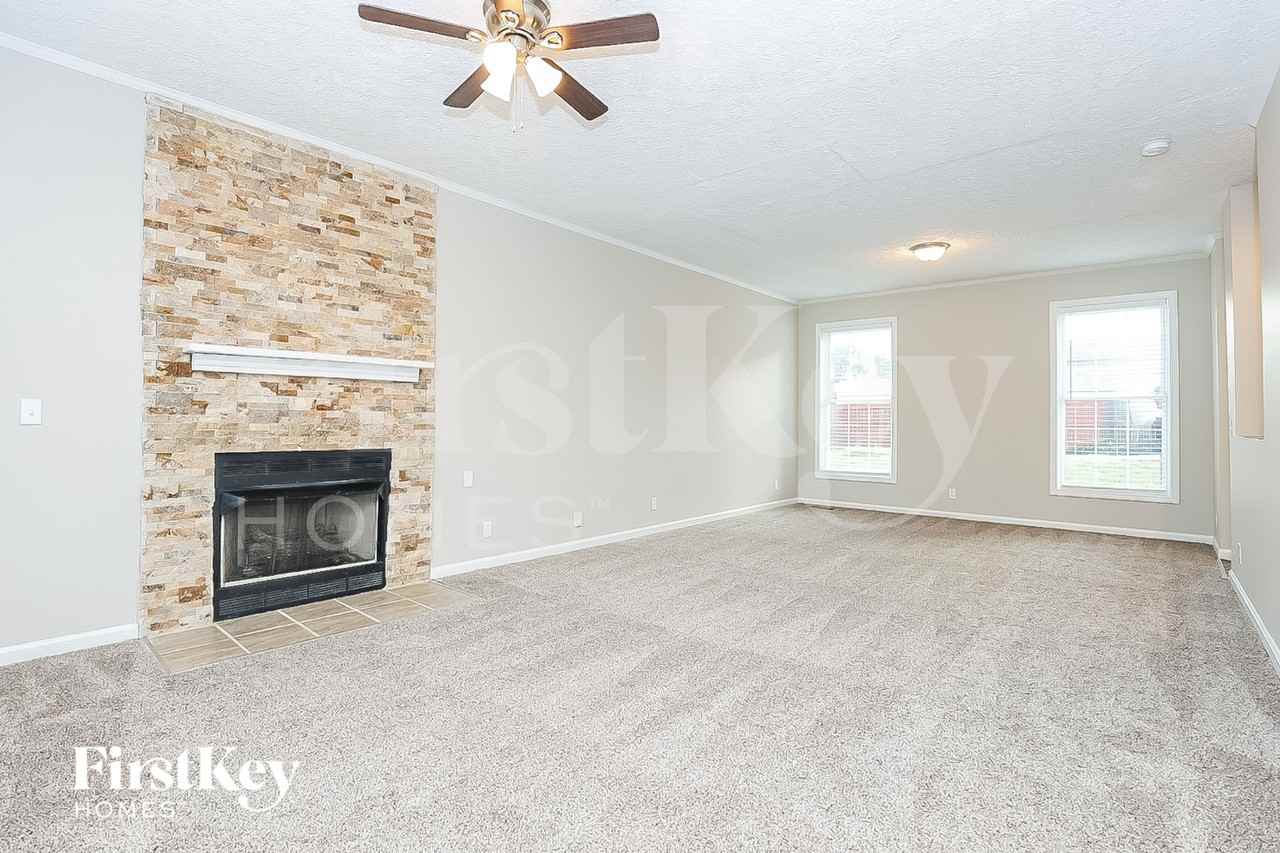 1629 Comanche Run - Photo 3 of 14