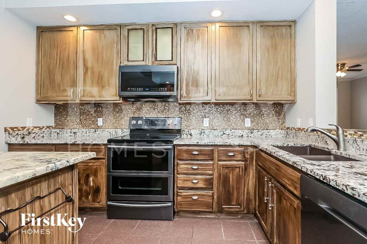 1629 Comanche Run - Photo 5 of 14