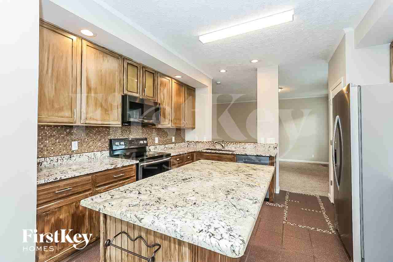 1629 Comanche Run - Photo 7 of 14