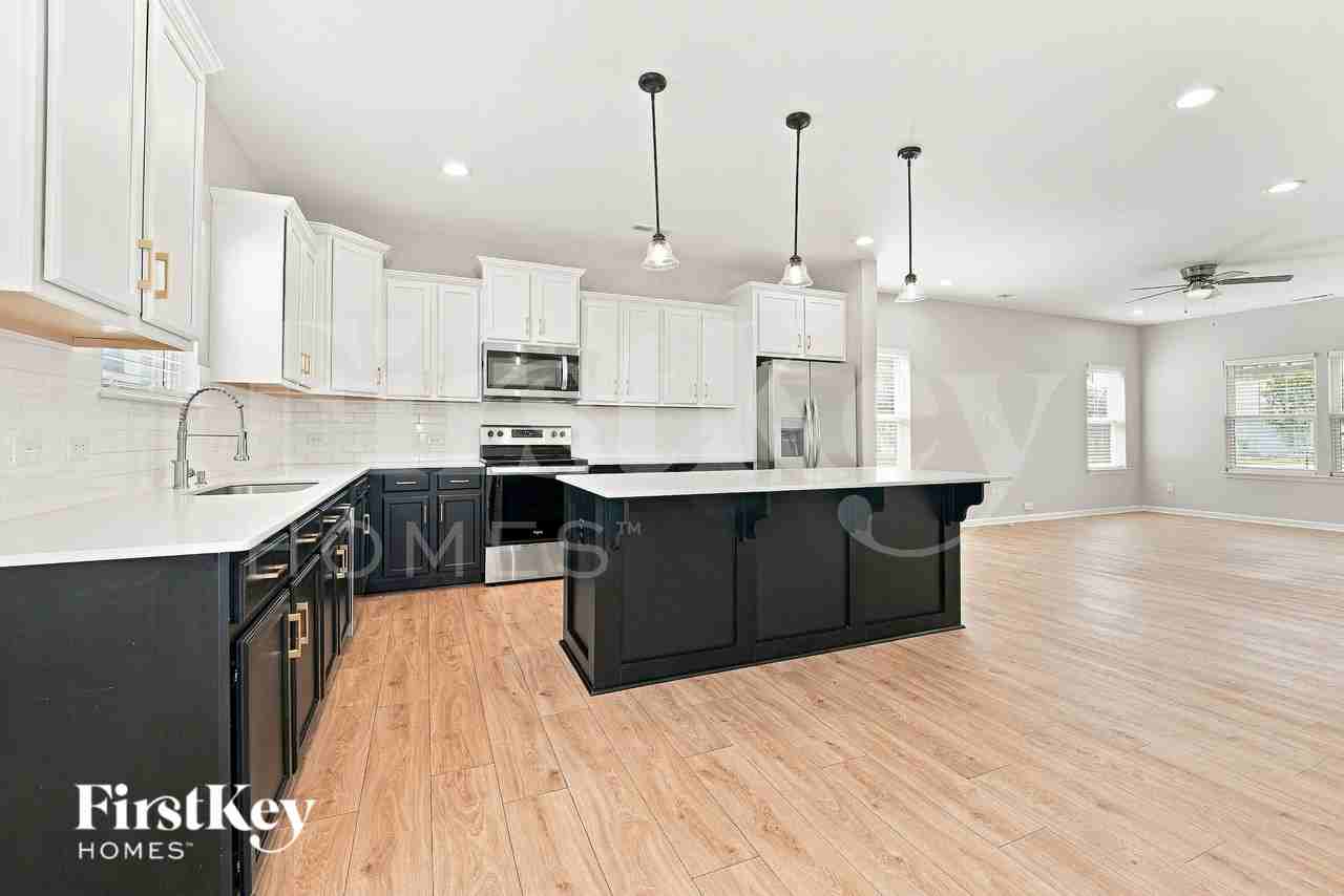 817 Alexander Commons Dr - Photo 5 of 16