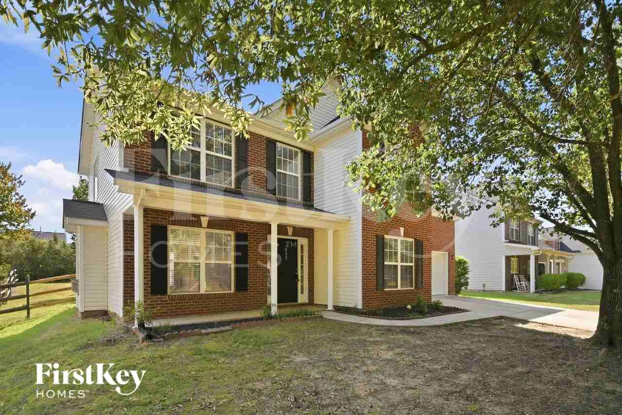 1027 Enderbury Dr - Photo 2 of 16