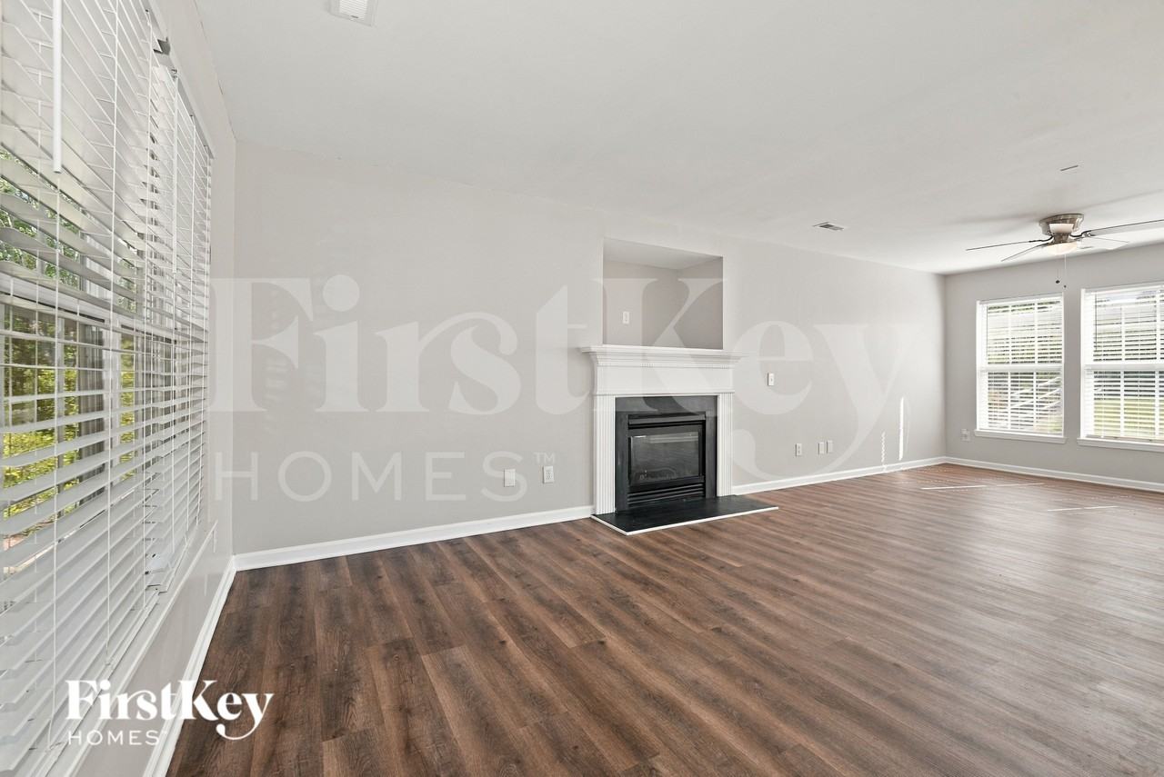 1027 Enderbury Dr - Photo 3 of 16