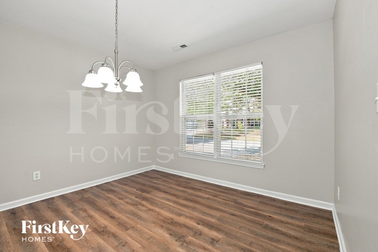 1027 Enderbury Dr - Photo 4 of 16