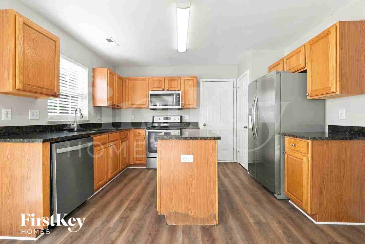 1027 Enderbury Dr - Photo 5 of 16