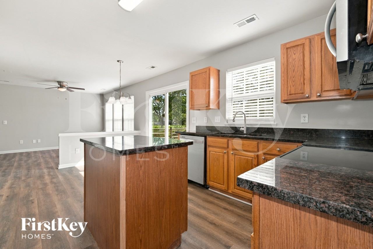 1027 Enderbury Dr - Photo 6 of 16