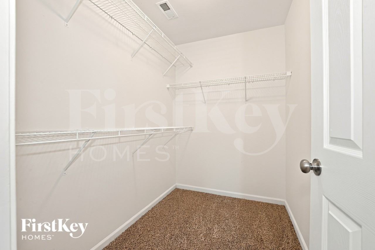 1027 Enderbury Dr - Photo 7 of 16