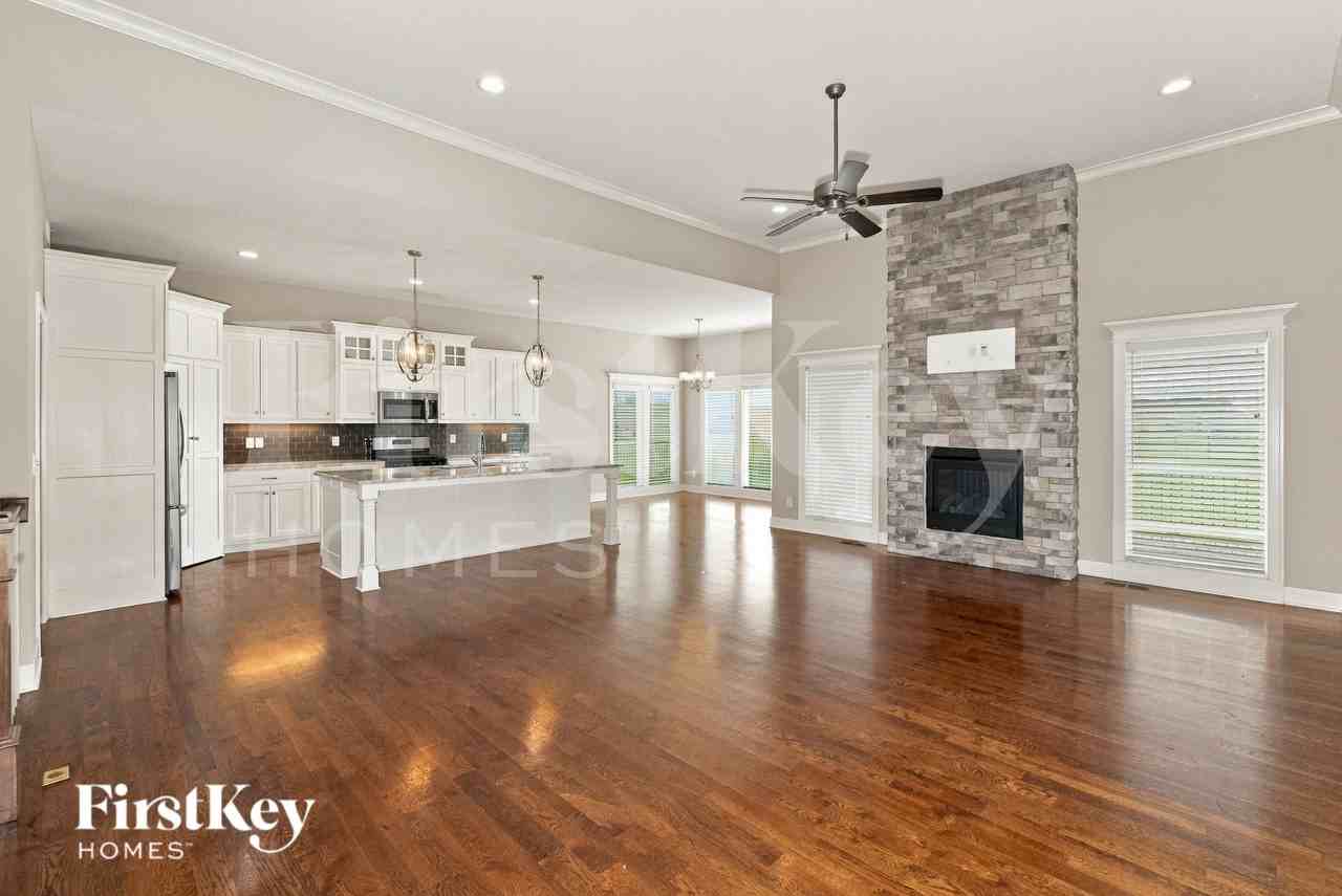 15235 Knight Rd - Photo 2 of 16