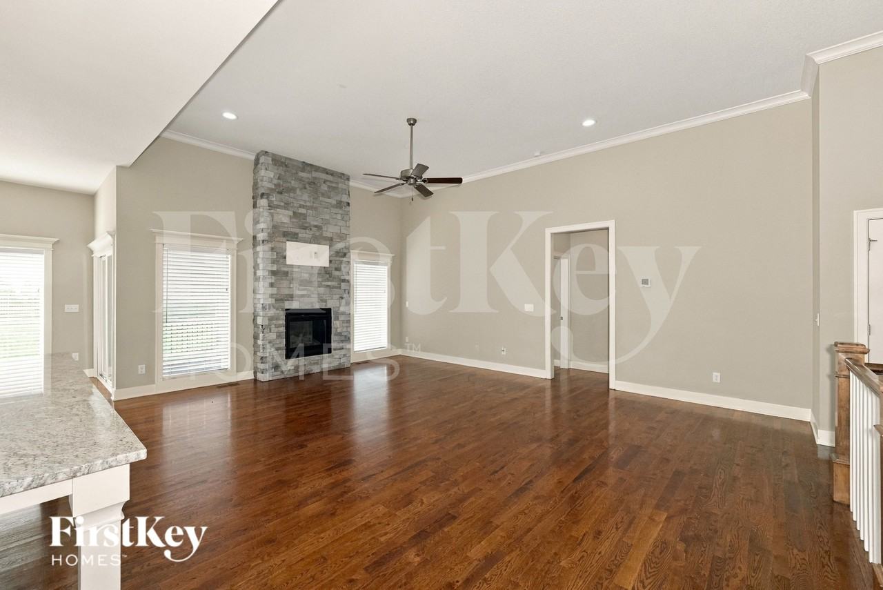 15235 Knight Rd - Photo 3 of 16