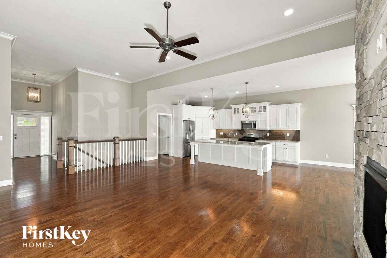 15235 Knight Rd - Photo 4 of 16