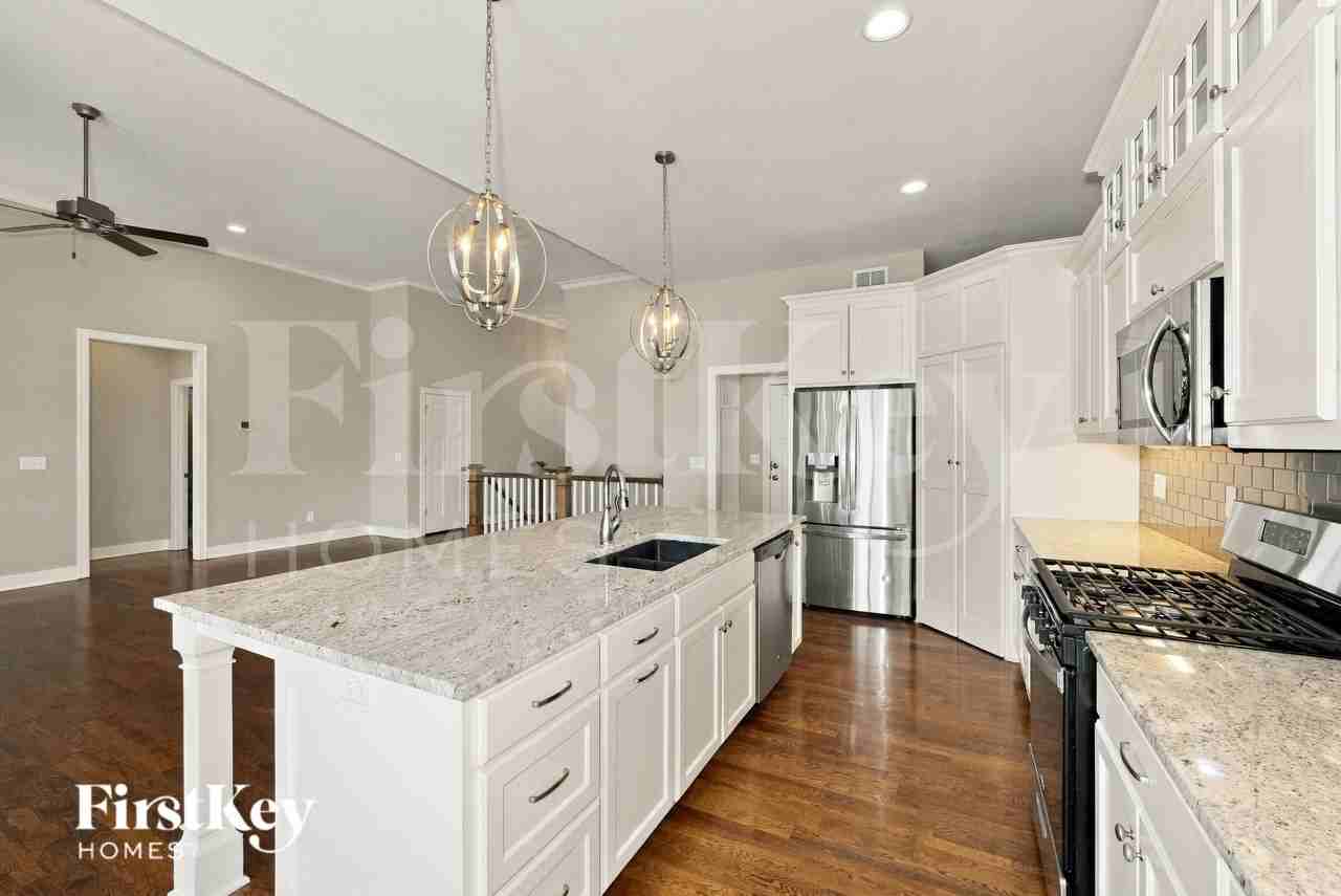 15235 Knight Rd - Photo 7 of 16