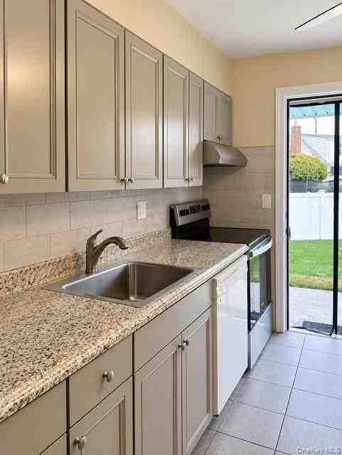 306 Peters Ave - Photo 2 of 11