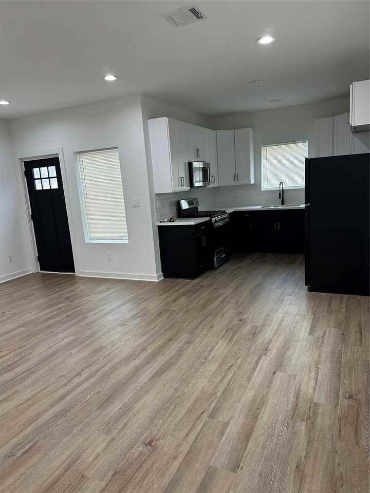 1086 Marjorie St ##A - Photo 2 of 13