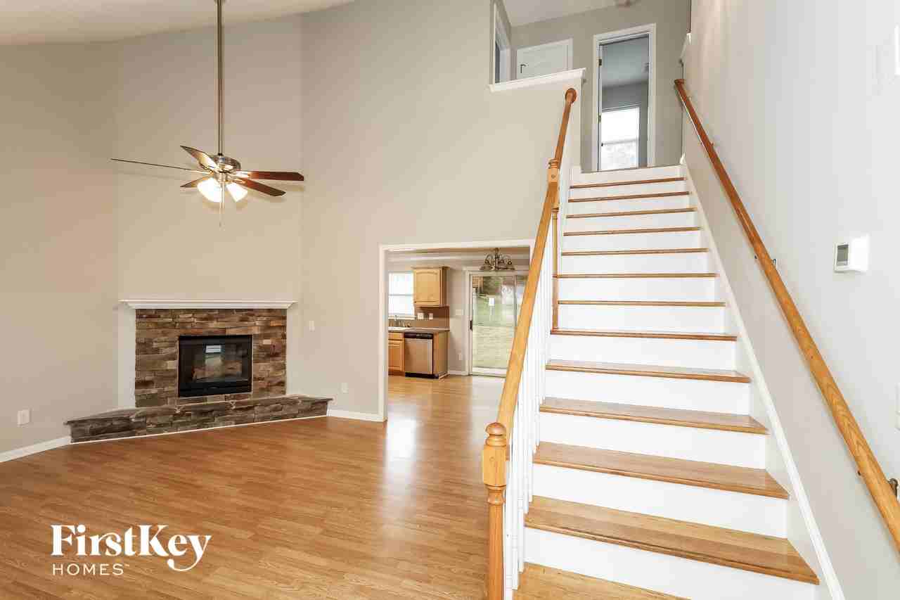 885 Raindrops Rd - Photo 3 of 15