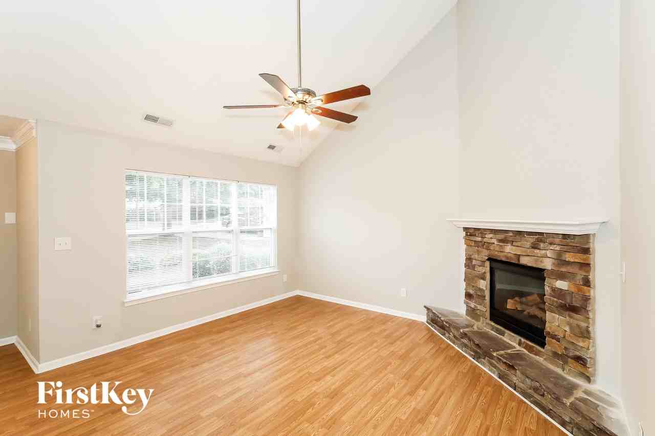 885 Raindrops Rd - Photo 4 of 15