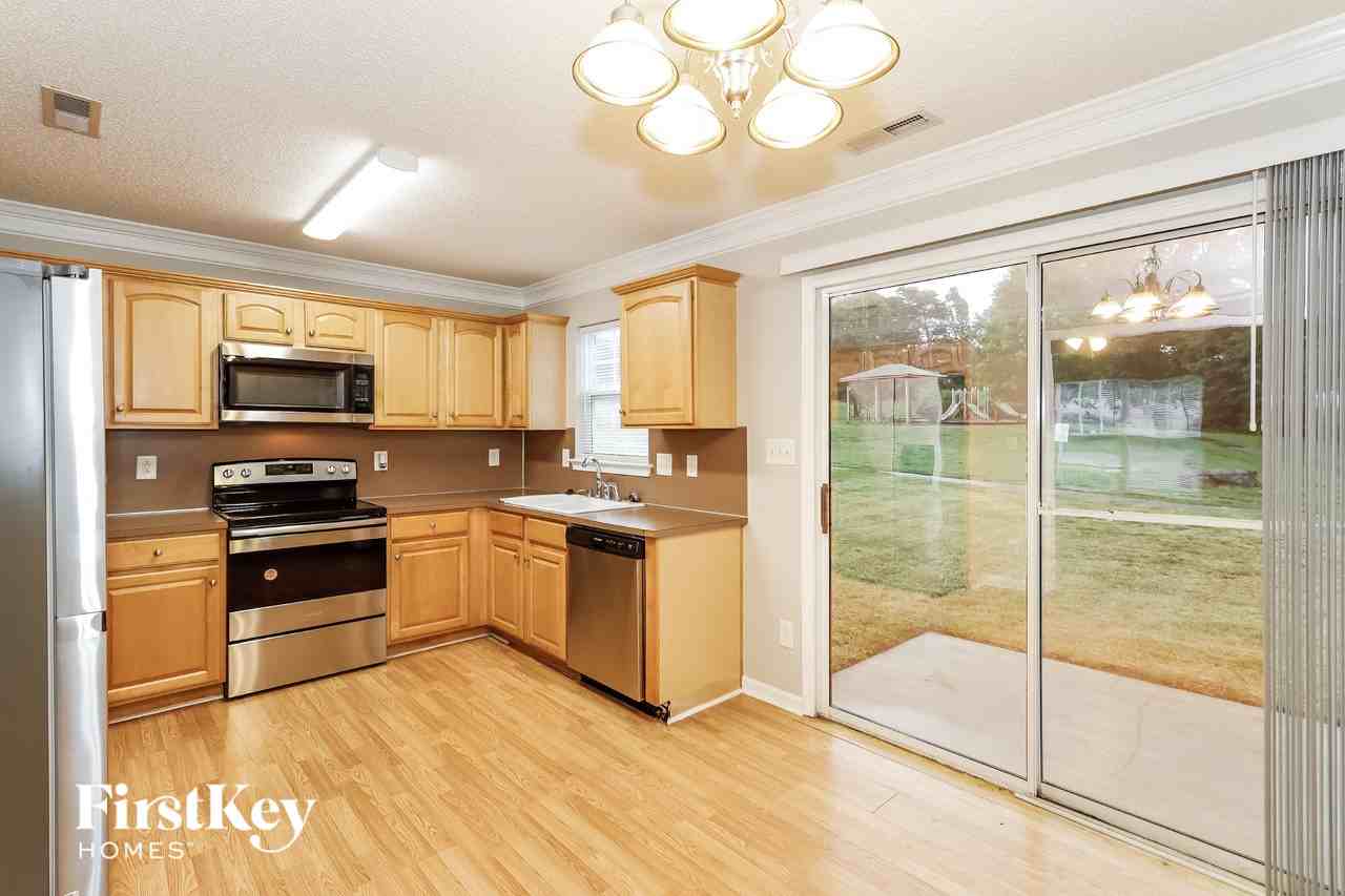 885 Raindrops Rd - Photo 5 of 15