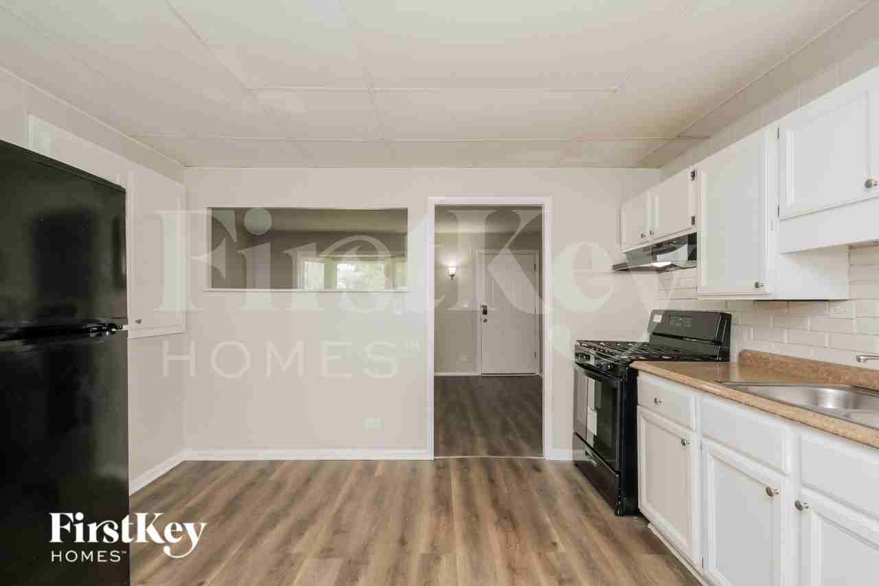 671 Marine Dr - Photo 6 of 16