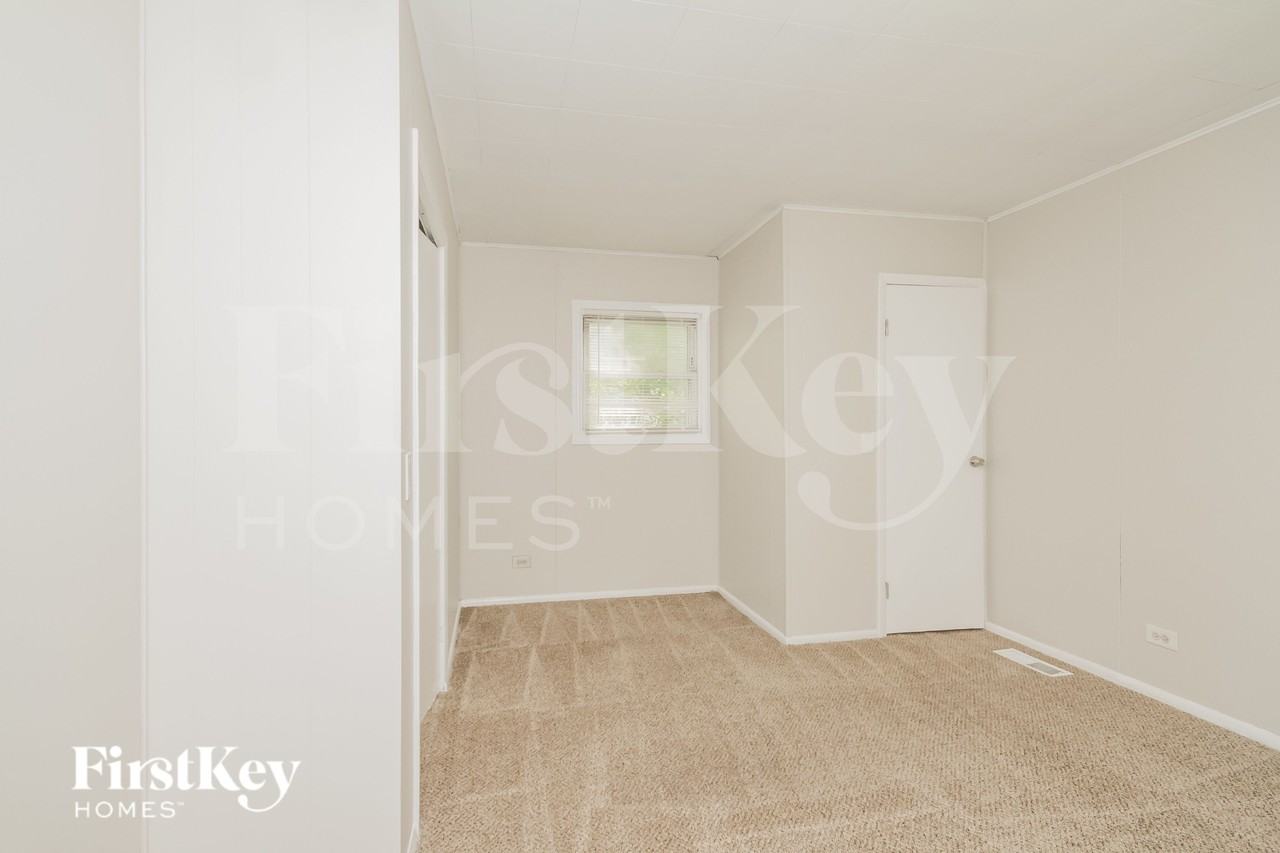 671 Marine Dr - Photo 7 of 16