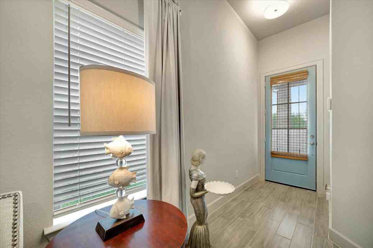 5314 Abbeville Ct - Photo 4 of 32