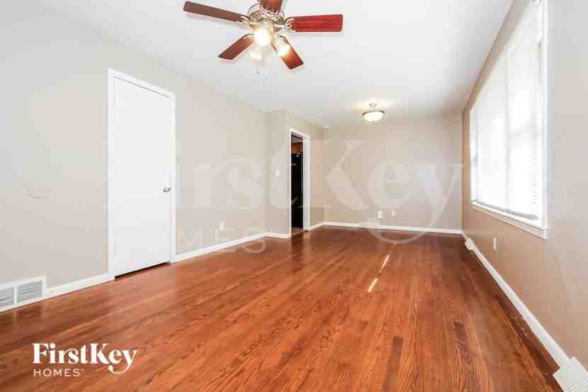 8504 Spring Valley Rd - Photo 2 of 16
