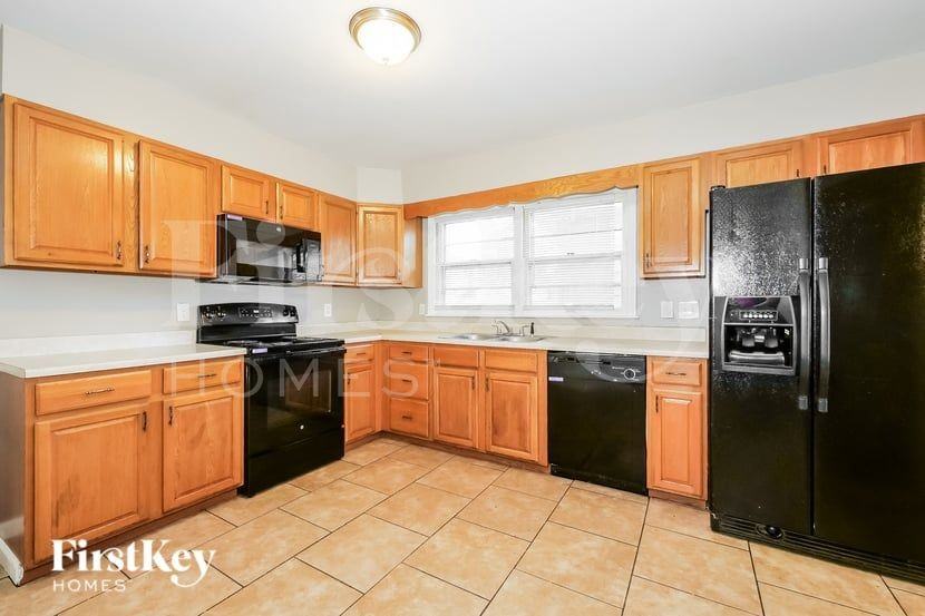 8504 Spring Valley Rd - Photo 4 of 16