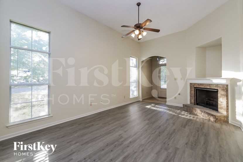 7923 Bay Meadow Cir S - Photo 3 of 16