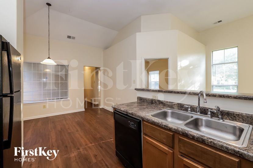 7923 Bay Meadow Cir S - Photo 5 of 16