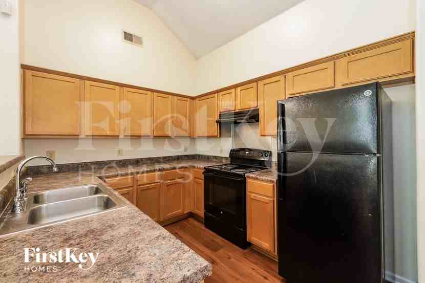 7923 Bay Meadow Cir S - Photo 6 of 16
