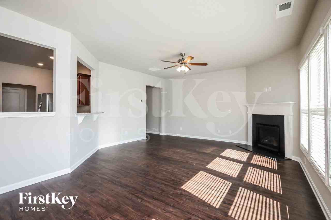 3100 Baylor Cir - Photo 3 of 15