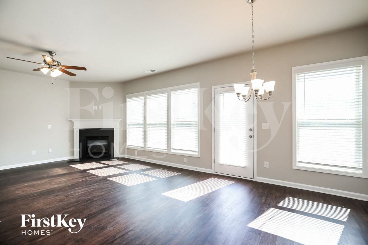 3100 Baylor Cir - Photo 4 of 15