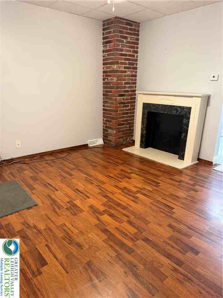 649 Furnace St - Photo 2 of 10
