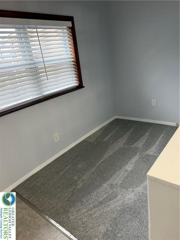 649 Furnace St - Photo 4 of 10