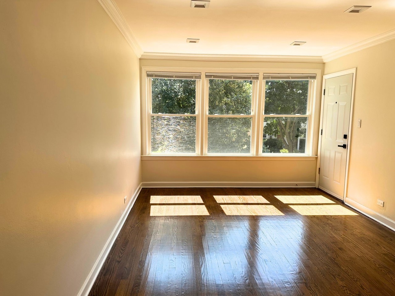 4952 Hull St - Photo 3 of 16