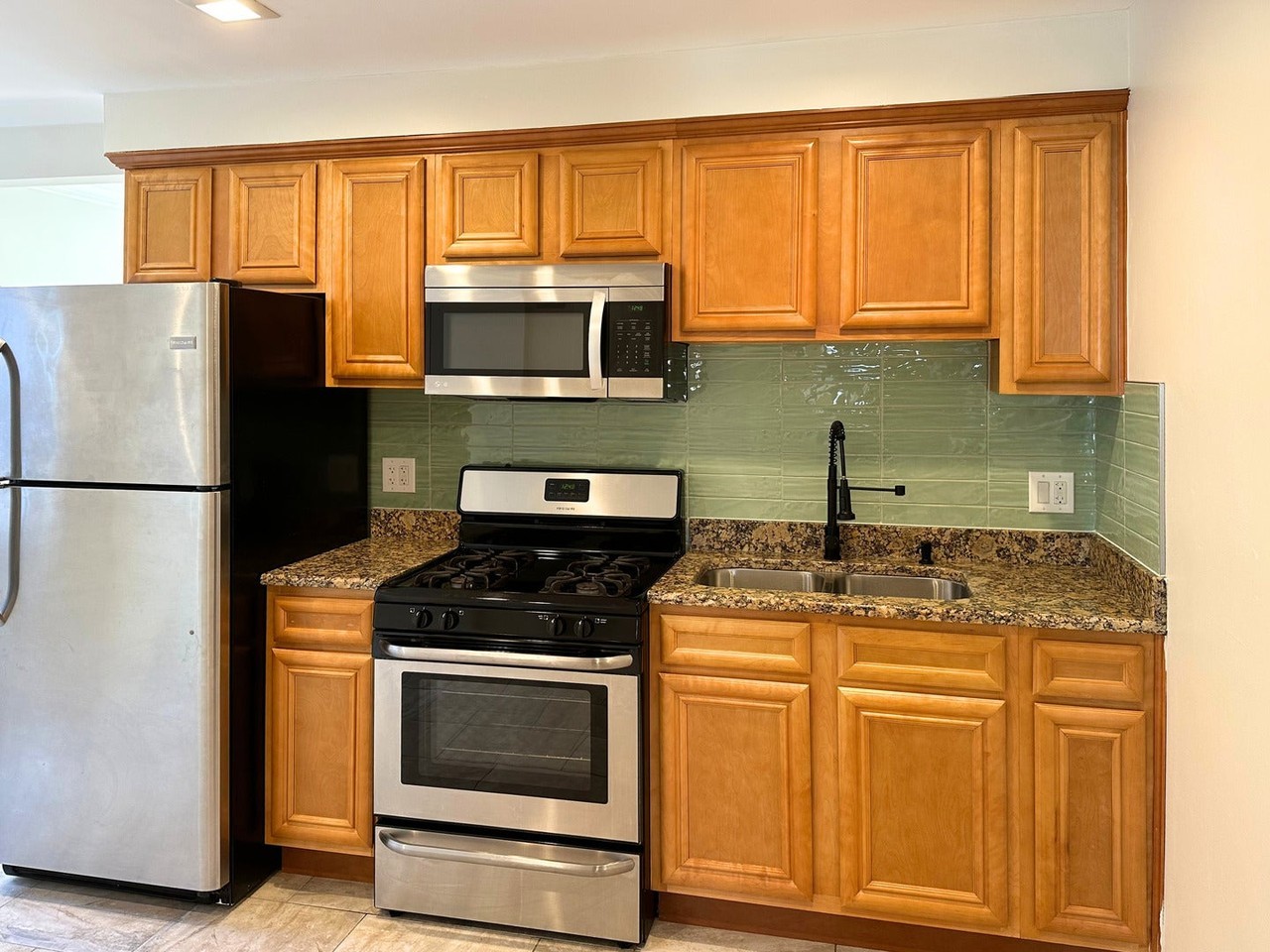 4952 Hull St - Photo 4 of 16
