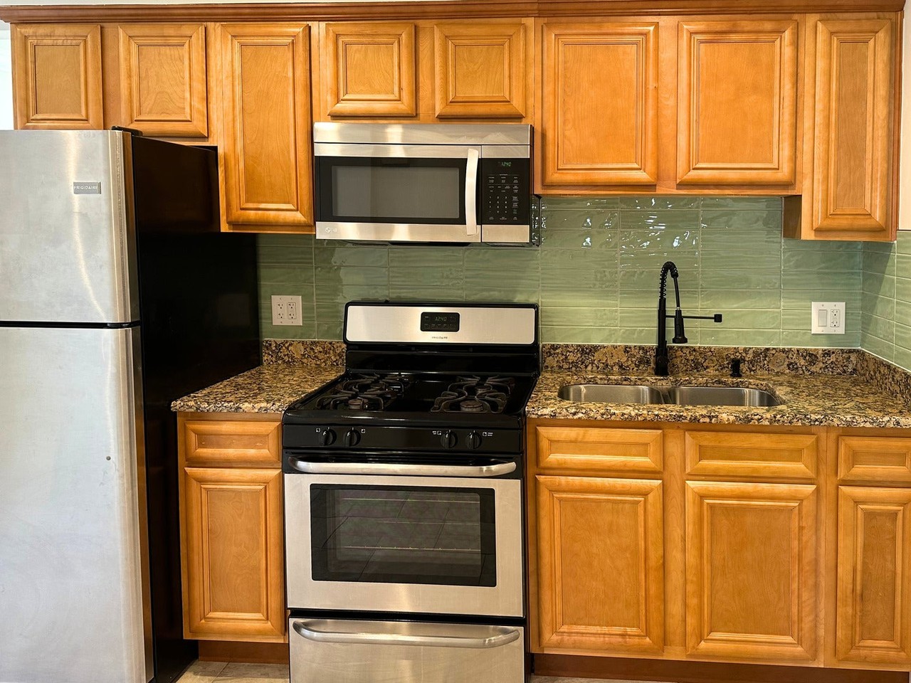 4952 Hull St - Photo 5 of 16