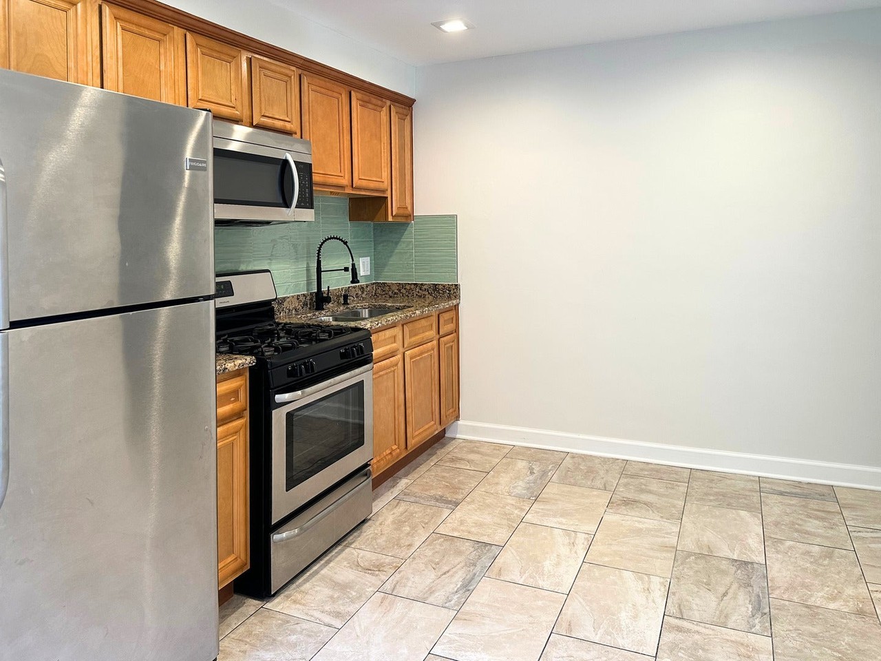 4952 Hull St - Photo 6 of 16
