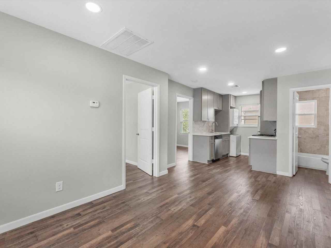 3025 Prospect St - Photo 4 of 13