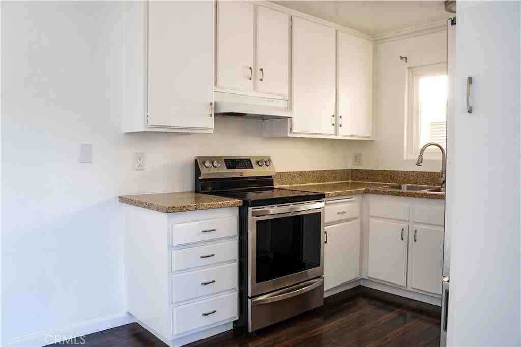 2844 E 3rd St - Photo 7 of 19