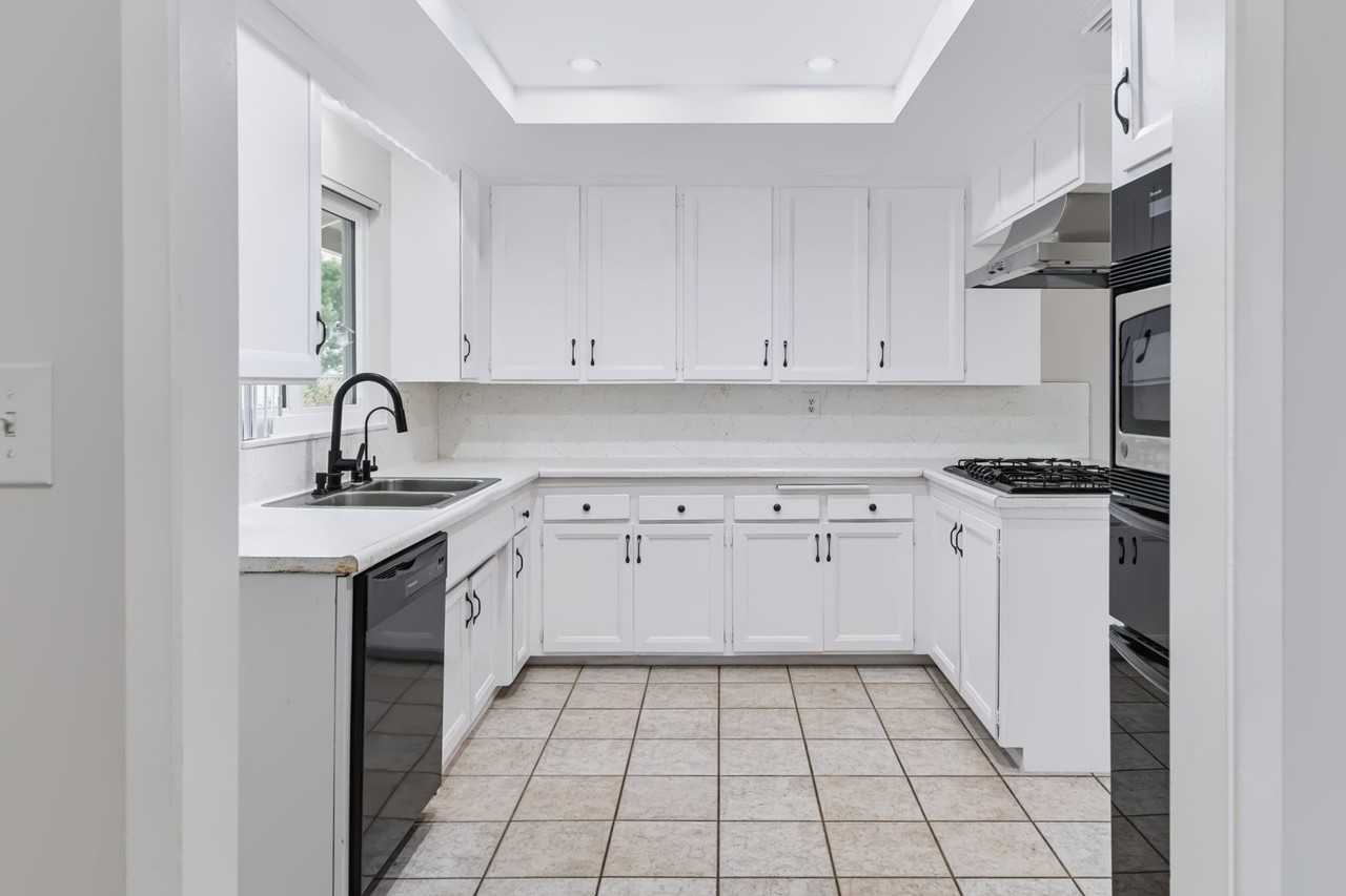 3613 N Calmgrove Ave - Photo 7 of 26