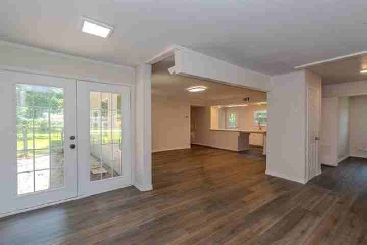 3825 Buckingham Row - Photo 4 of 26