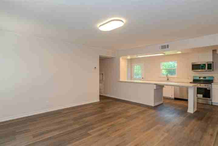 3825 Buckingham Row - Photo 6 of 26
