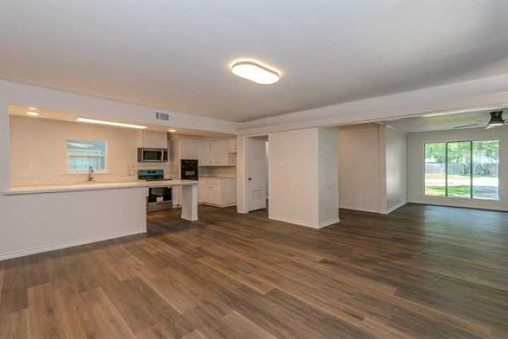 3825 Buckingham Row - Photo 7 of 26