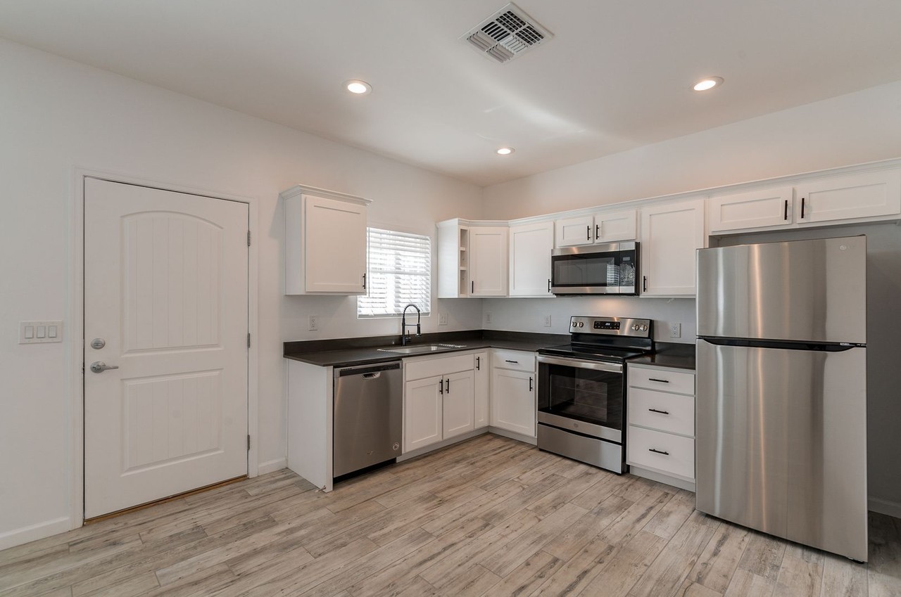 114-118 N. Cherry Ave. ( 114-1, 114-2, 116, 118 ) - Photo 7 of 50