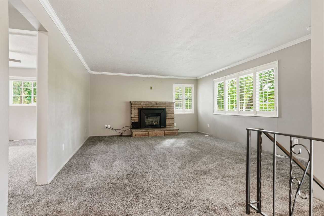 1625 S Glenn Rd - Photo 3 of 30