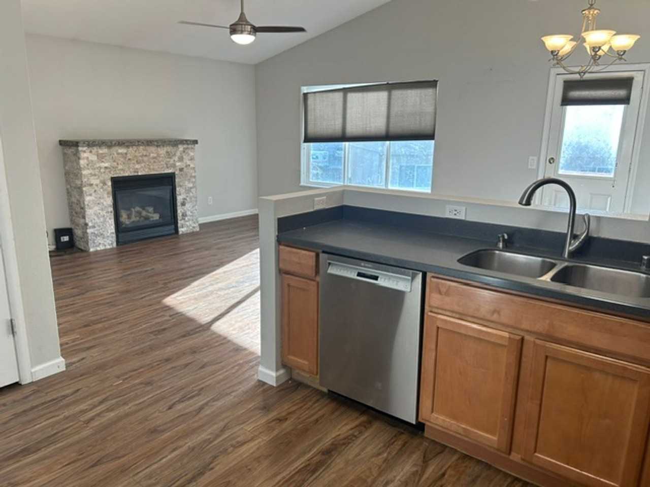 12057 Regency Dr - Photo 7 of 22
