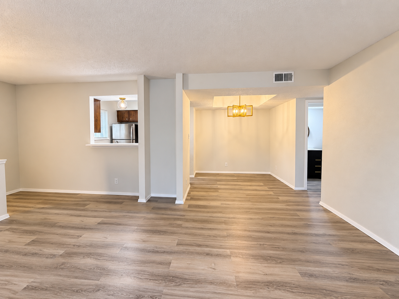 Royal Oak Condominiums - Photo 6 of 15