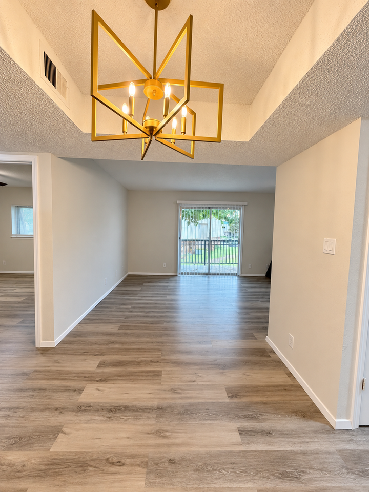 Royal Oak Condominiums - Photo 7 of 15