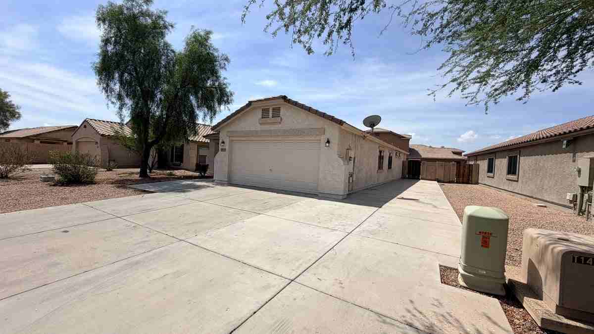 43845 W Arizona Ave - Photo 3 of 20