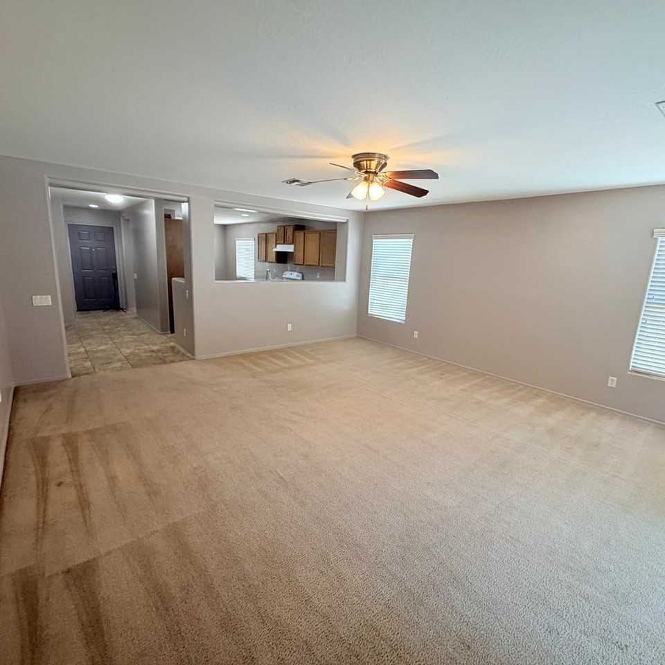 43845 W Arizona Ave - Photo 4 of 20